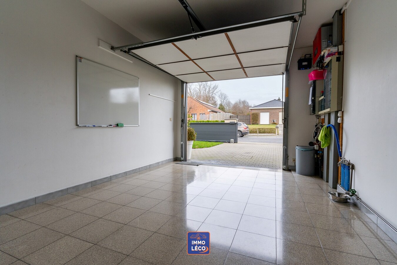 Magnifique villa érigée sur 762m², dans un clos prisé – Coup de cœur ! 