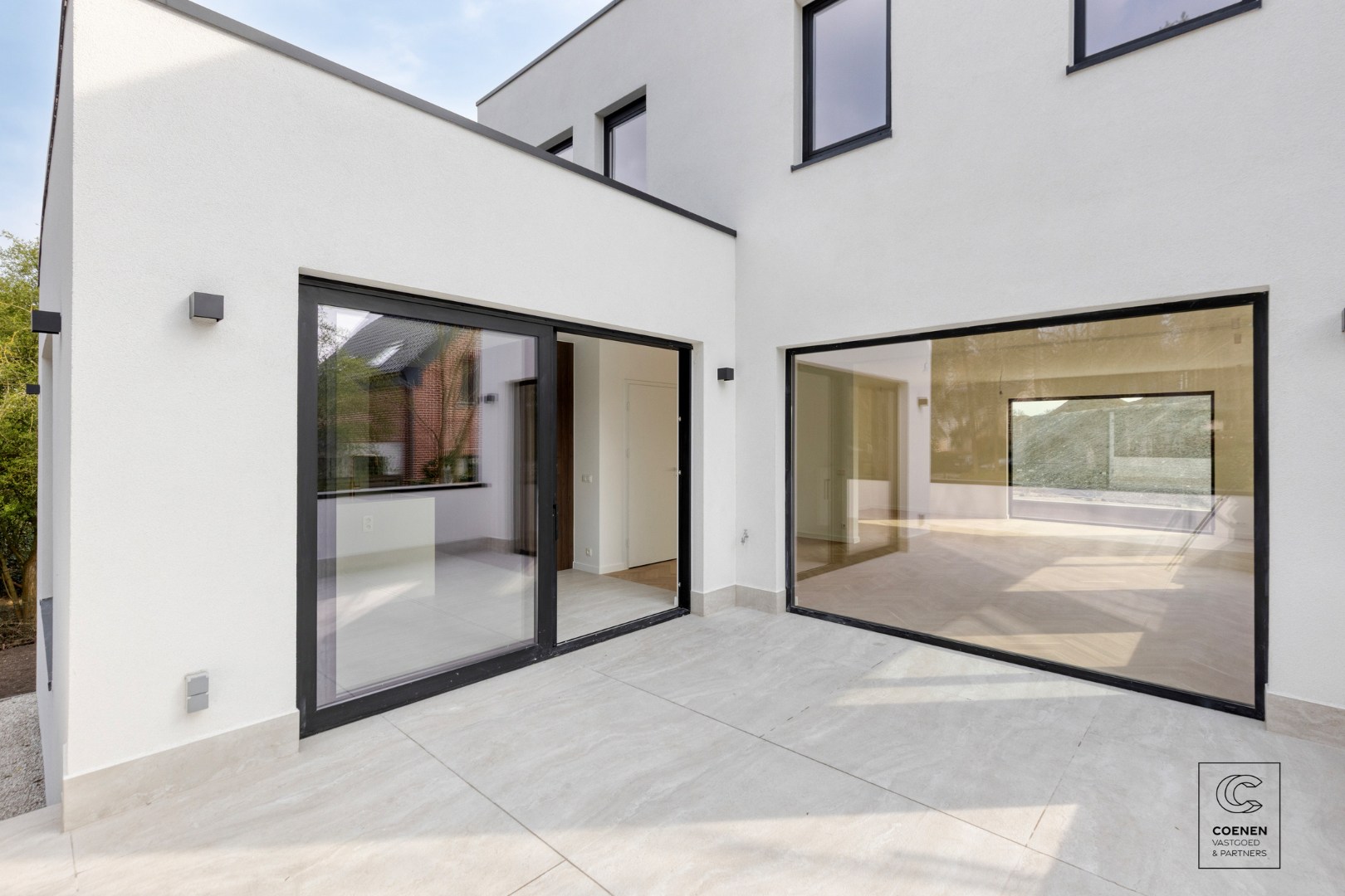 Prachtig gerenoveerde woning met 4 slpk, 2 badkamer en riante tuin op een toplocatie te Rijmenam! 