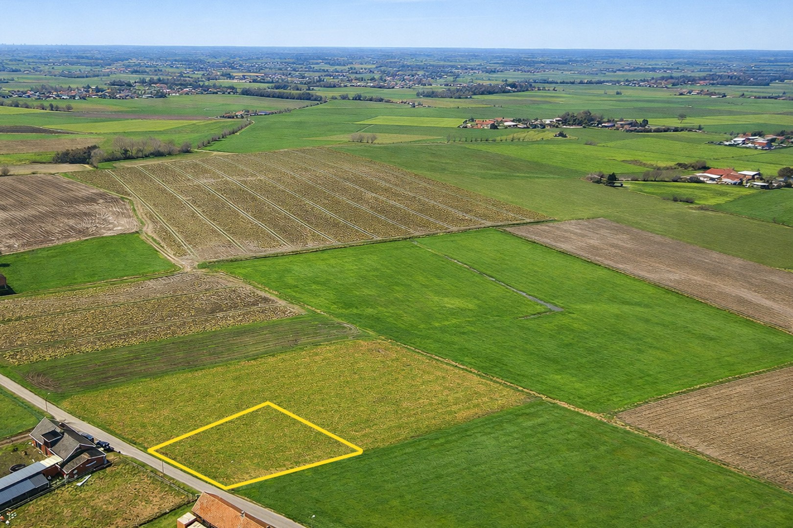Uniek perceel bouwgrond met landelijk verzicht 