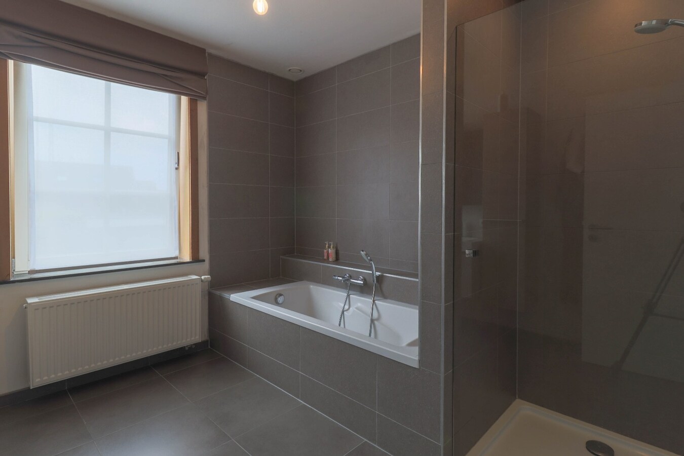 Instapklare recente woning met garage te koop in Heule ! 