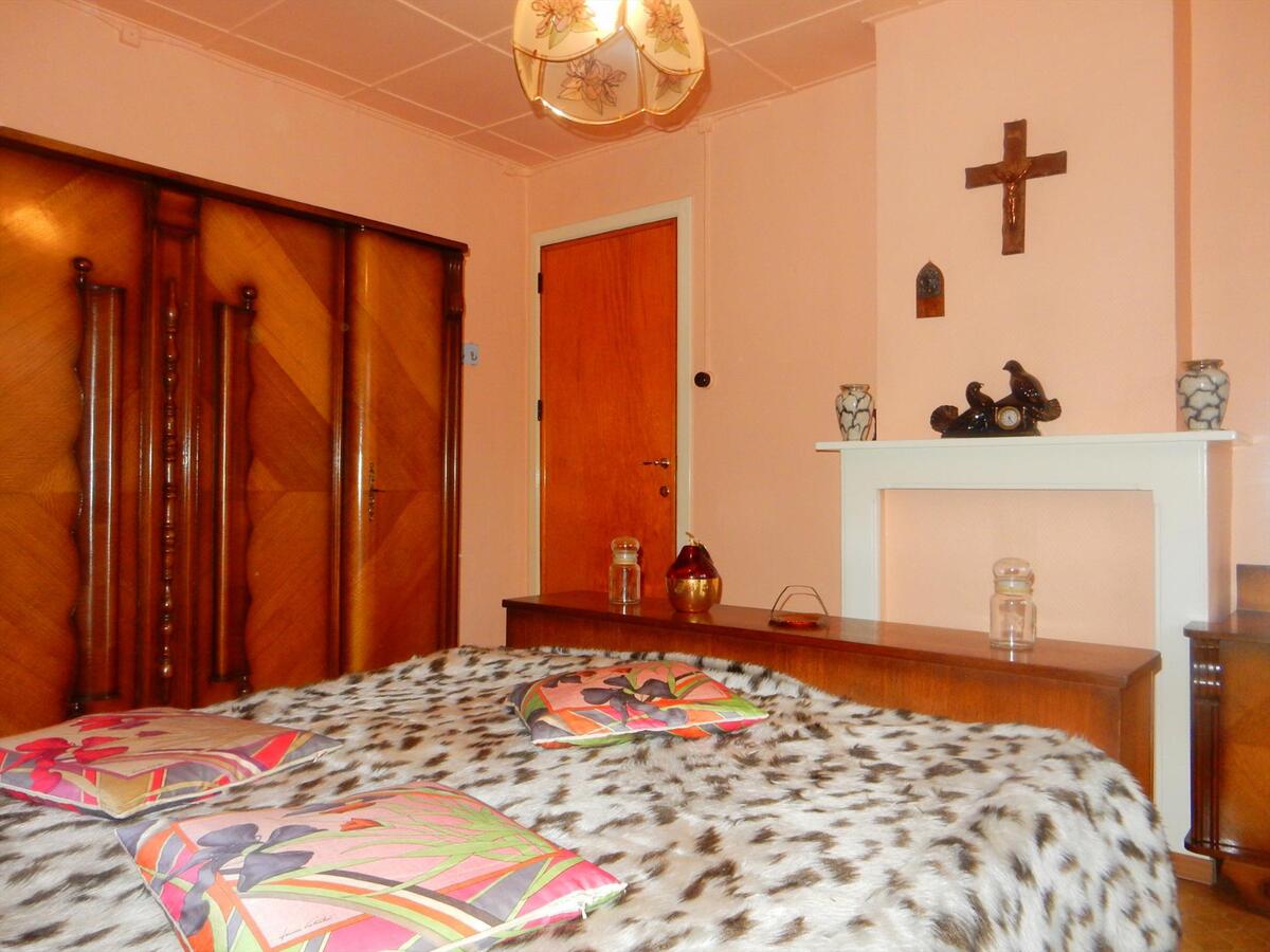 Op te frissen woning met 3 slaapkamers 