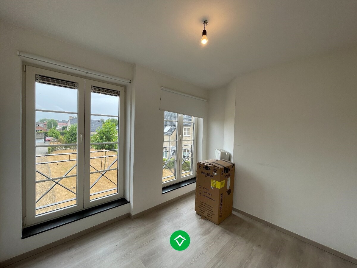 Rustig gelegen duplex appartement met 2 slaapkamers en autostaanplaats te Lichtervelde VRIJ 1/03/2024 
