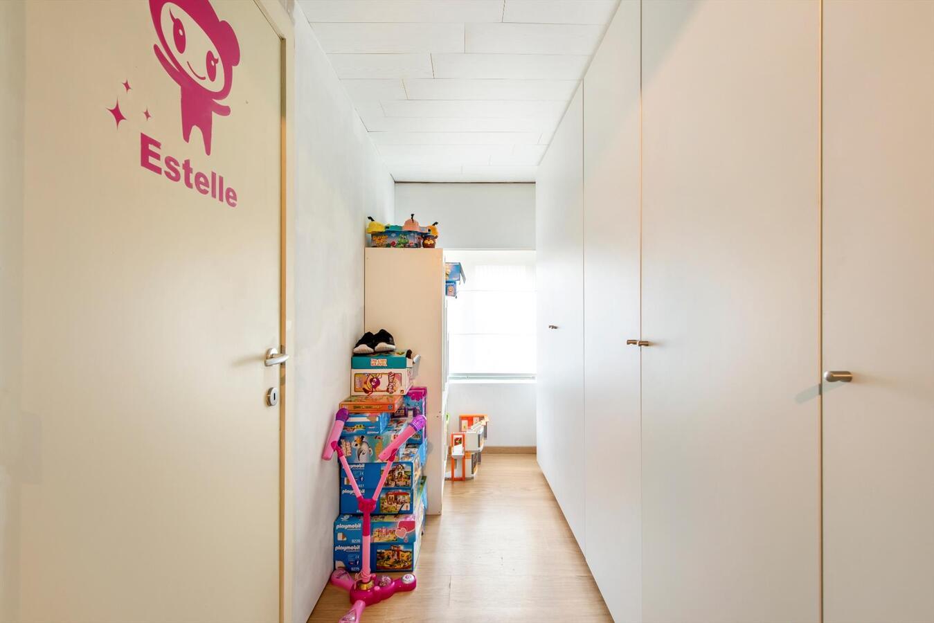 Volledig instapklare woning met 3 slaapkamers en mooie tuin in het hartje van Jonkershove. 
