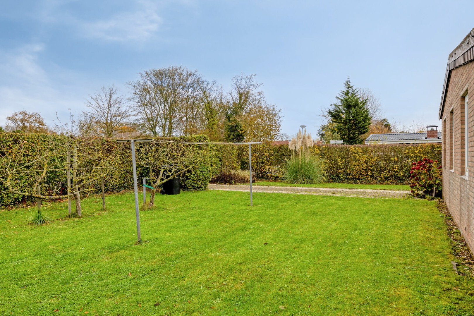 Rustig gelegen vrijstaande bungalow op steenworp afstand van jachthaven en Veerse Meer, deze woning dient gemoderniseerd te worden maar biedt vele mogelijkheden. 
