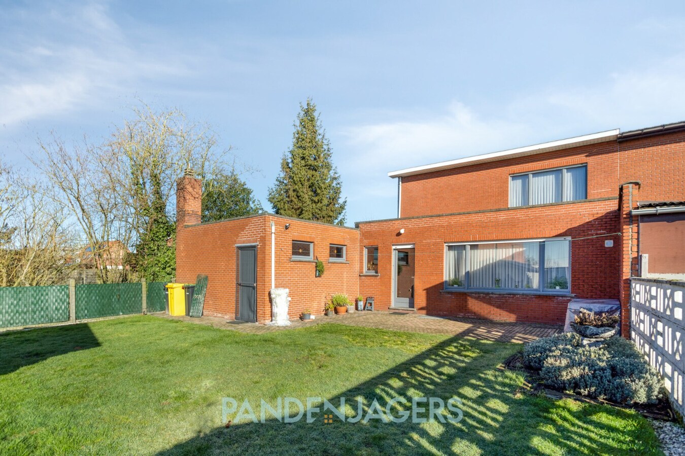 Ruime woning met 3 slaapkamers, garage en zuidgerichte tuin te Duffel-Oost 