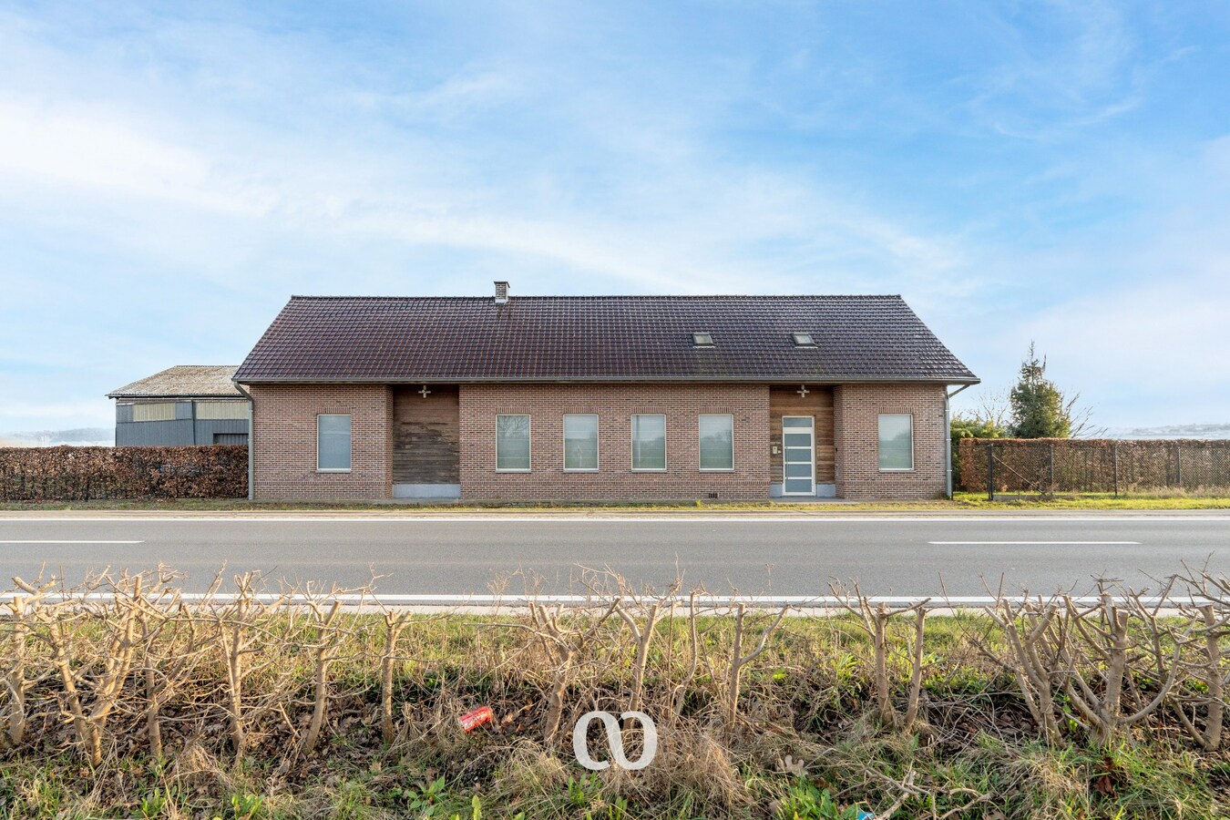 Gerenoveerde hoeve met atelier en een prachtig zicht 