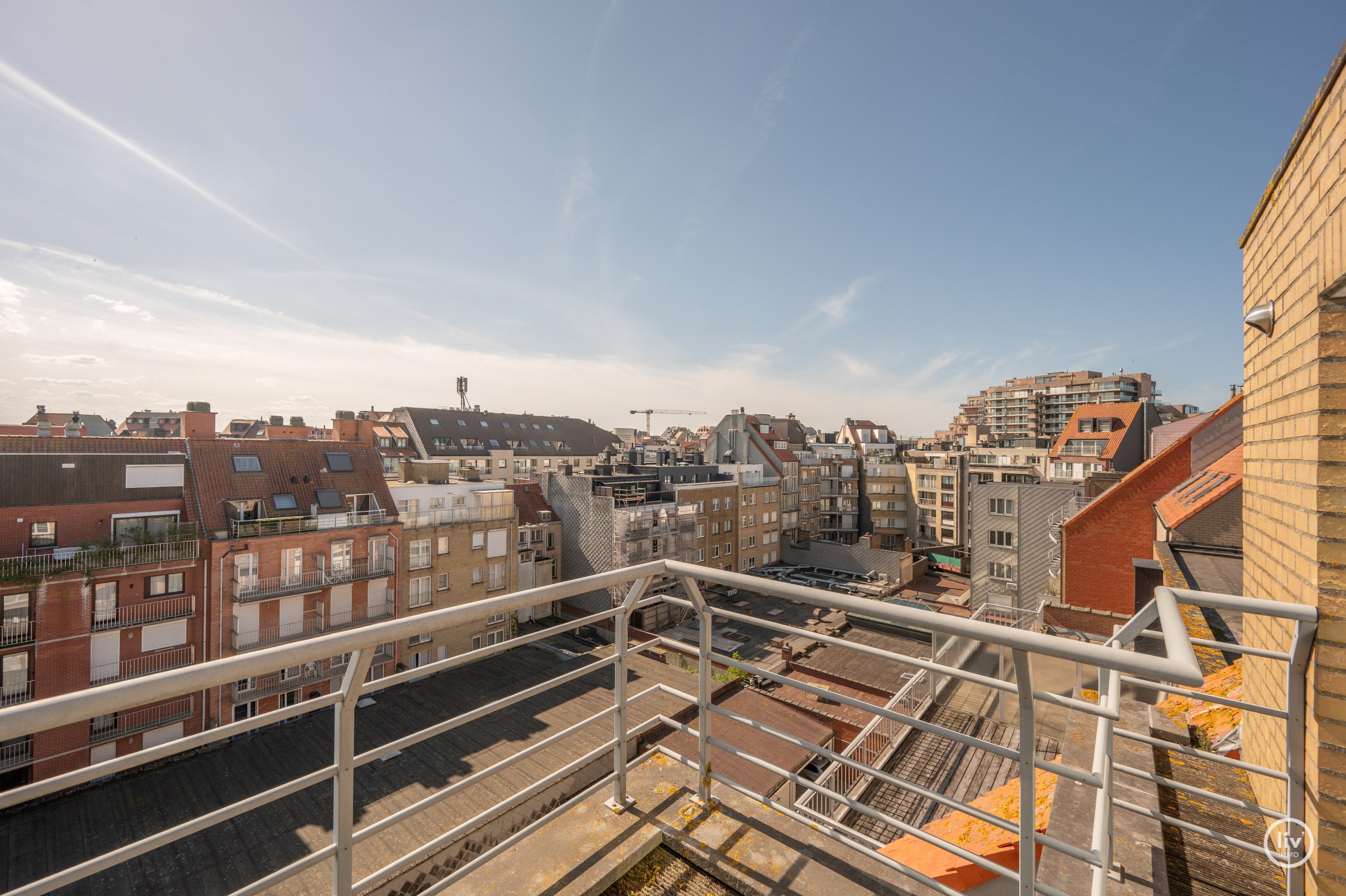 Spacieux duplex avec 3 chambres dans un emplacement de premier choix sur la Van Bunnenvaan à Knokke. 
