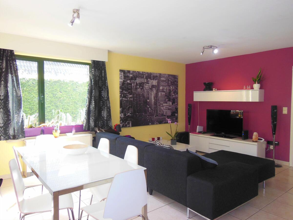 Gezellig gelijkvloersappartement met zonnige tuin en garage 