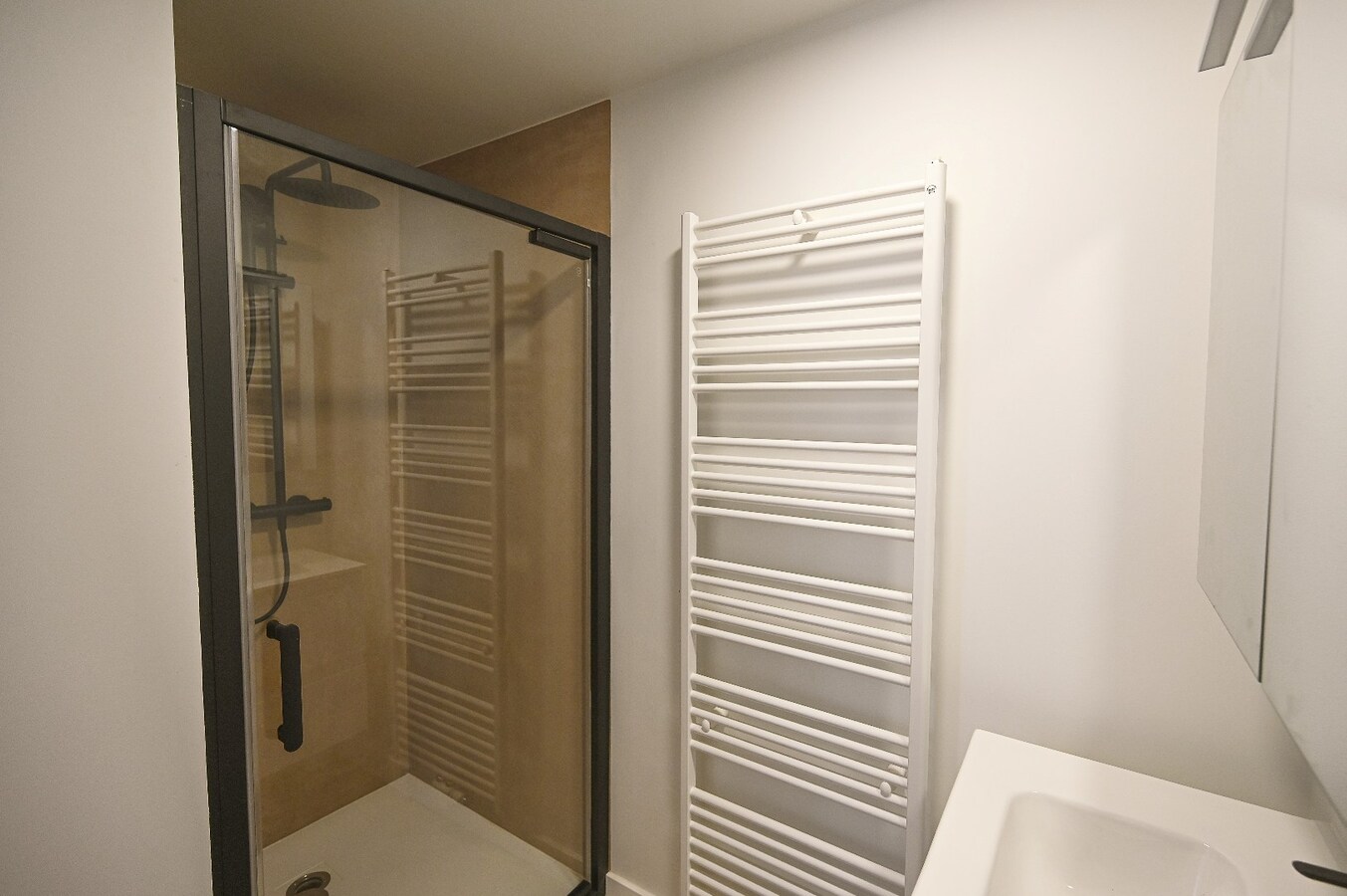 KNAP GERENOVEERD LICHTRIJK APPARTEMENT CENTRUM BLANKENBERGE 