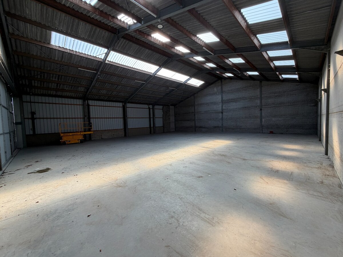 Ruime loods (voor opslag) van 350m² 