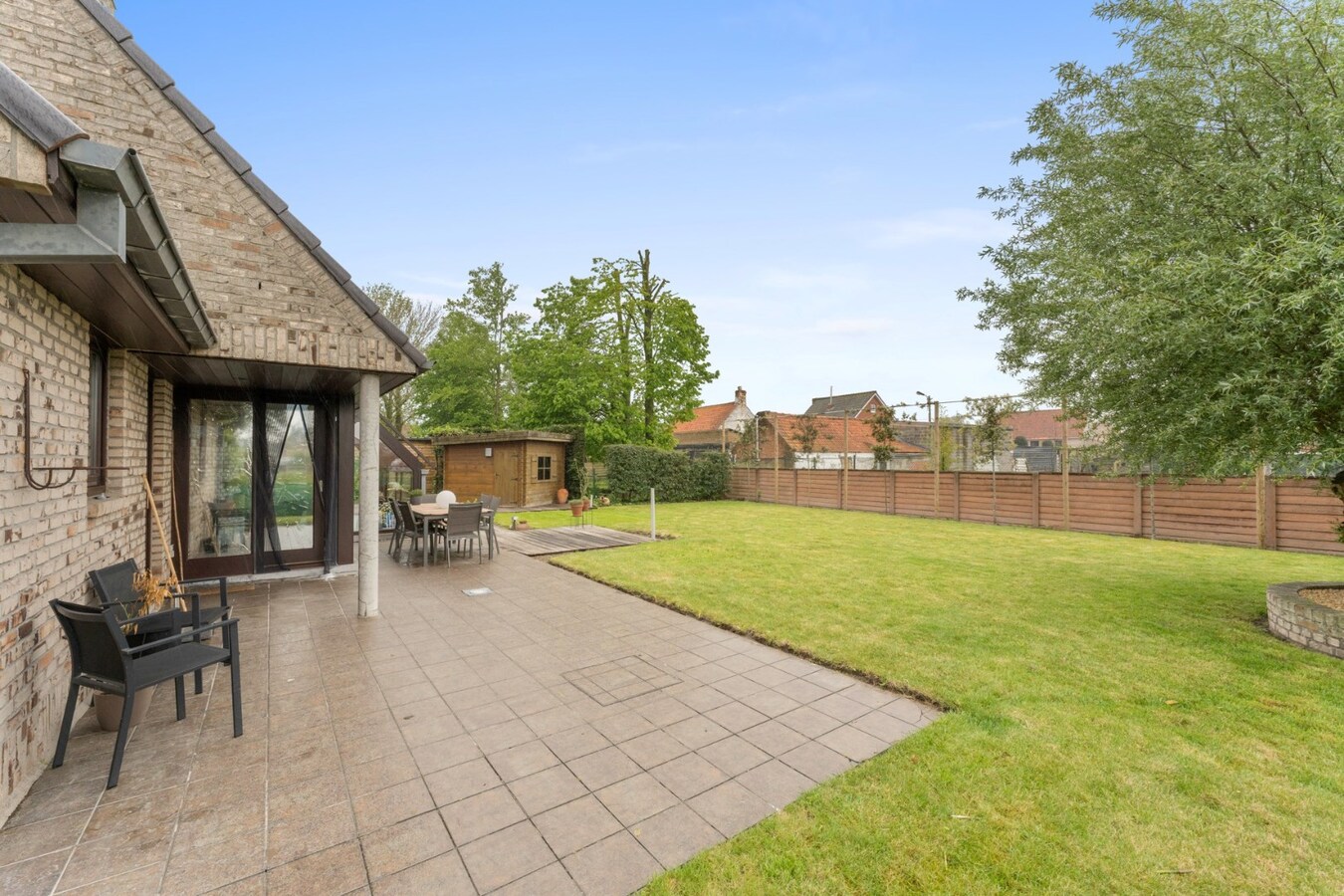 Rustig gelegen villa met 4 slaapkamers op 724m² te Koekelare 