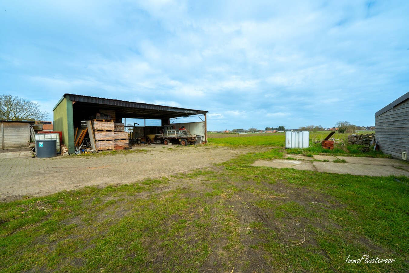 Bouwgrond voor HOB met aanpalende weide nabij het centrum van Hoogstraten 
