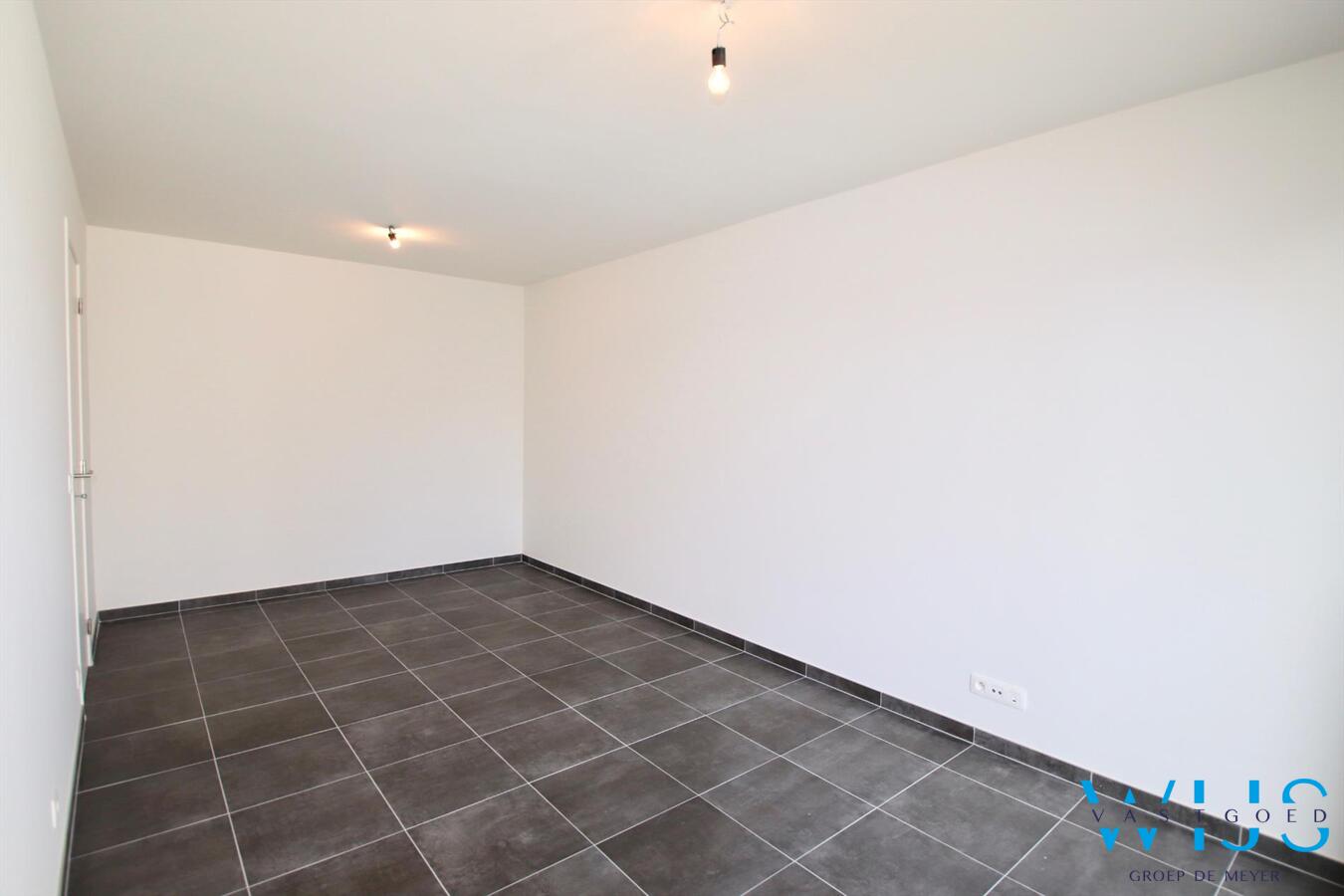 Gelijkvloers appartement met TUIN &amp; GARAGE te Zelzate! 