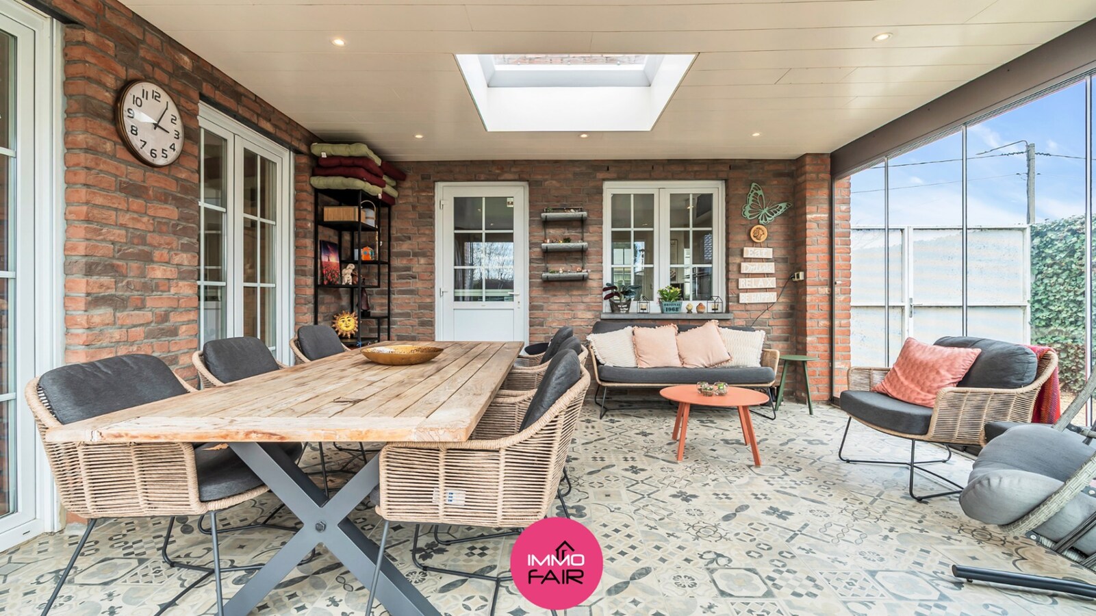 Vrijstaande woning op royaal perceel met panoramisch uitzicht, vlakbij Maastricht 