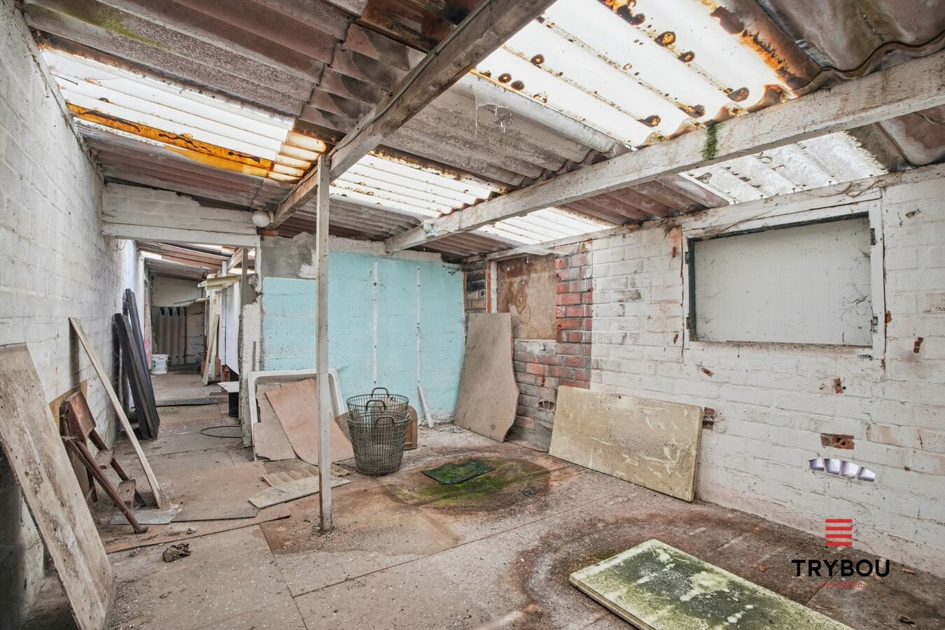 Woning met ruimte en veel mogelijkheden te koop in Zarren! 