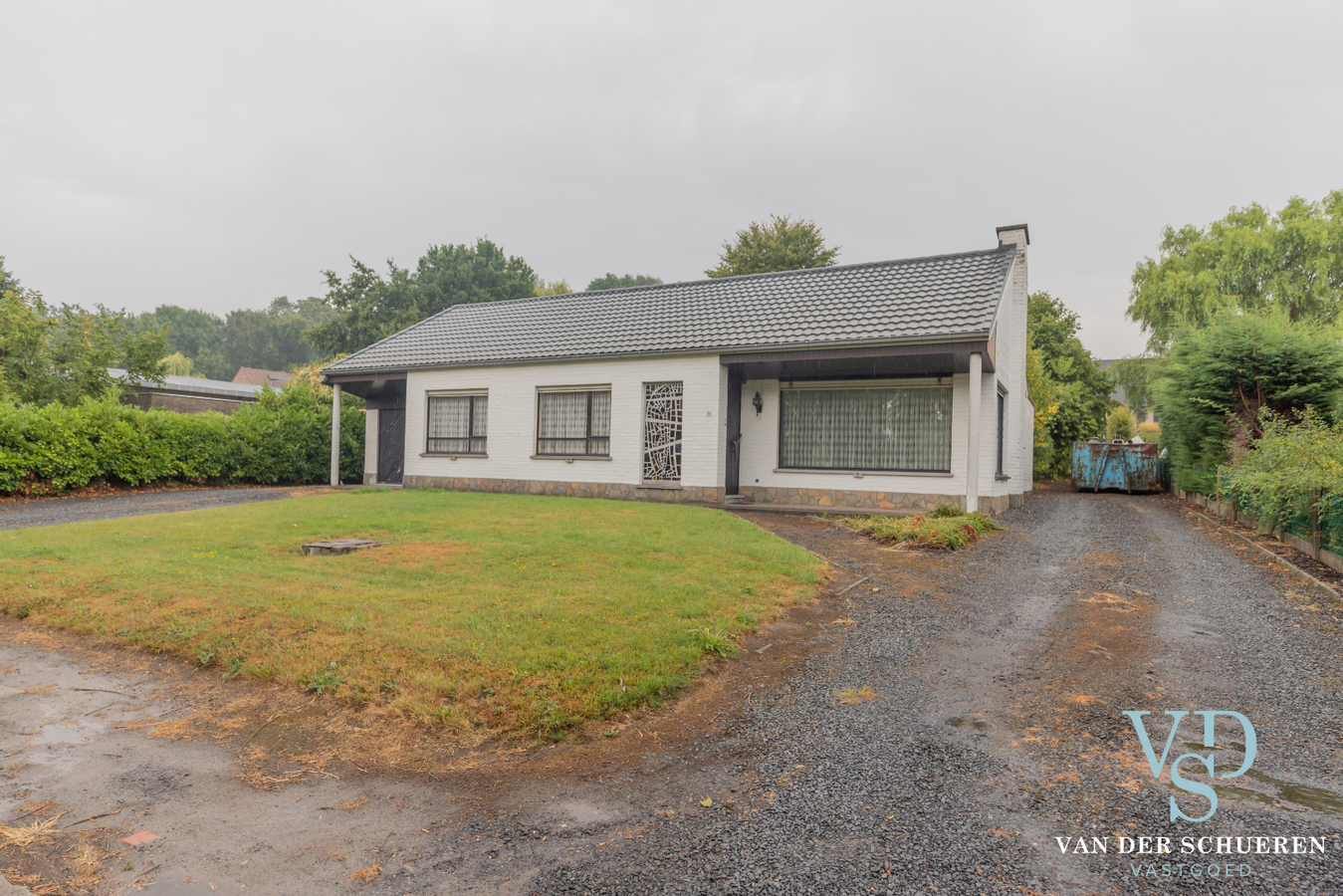 Bungalow met bijgebouw. 