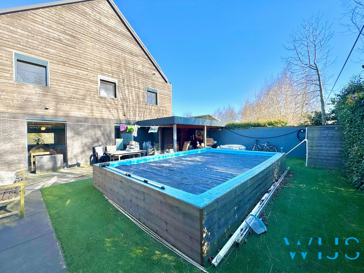 Zeer ruime gezinswoning te Zelzate ! 