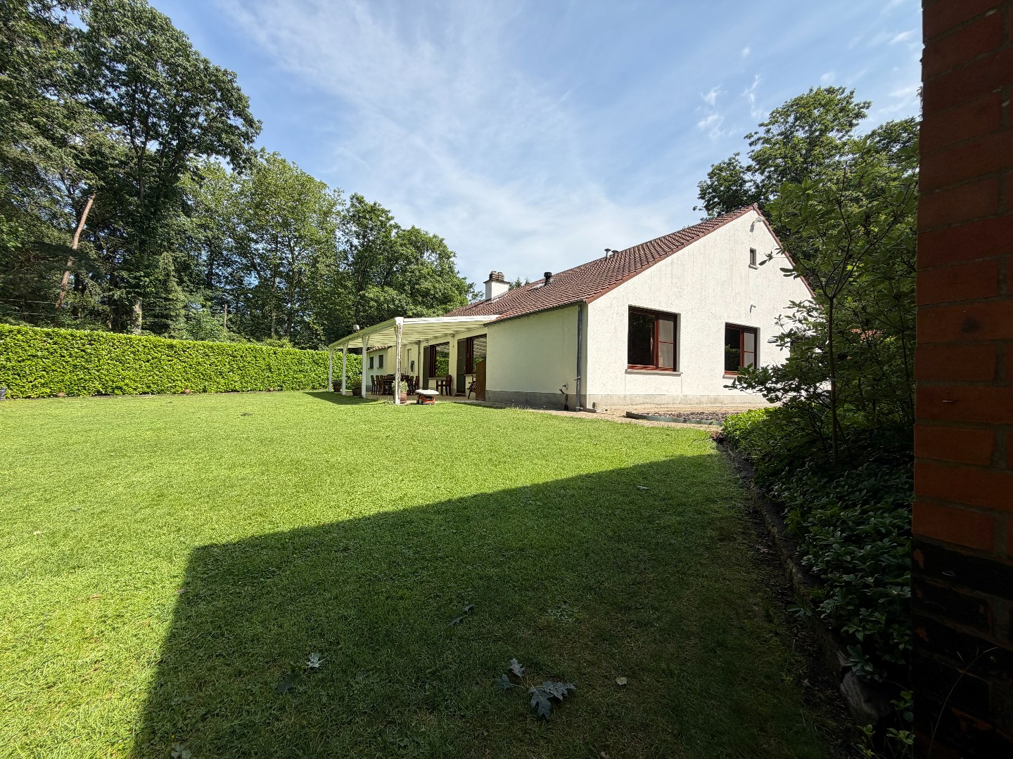 Charmante vrijstaande villa met 3 slaapkamers, ruime zolder en zonnig perceel van 1.500 m² 