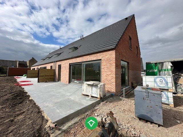 Moderne nieuwbouwwoning met drie slaapkamers en ruim terras in Moere 