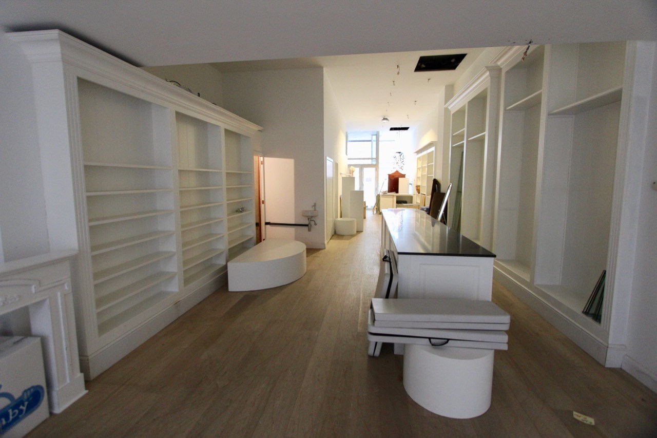 Handelspand te huur op een TOP ligging in de LIPPENSLAAN te Knokke. 