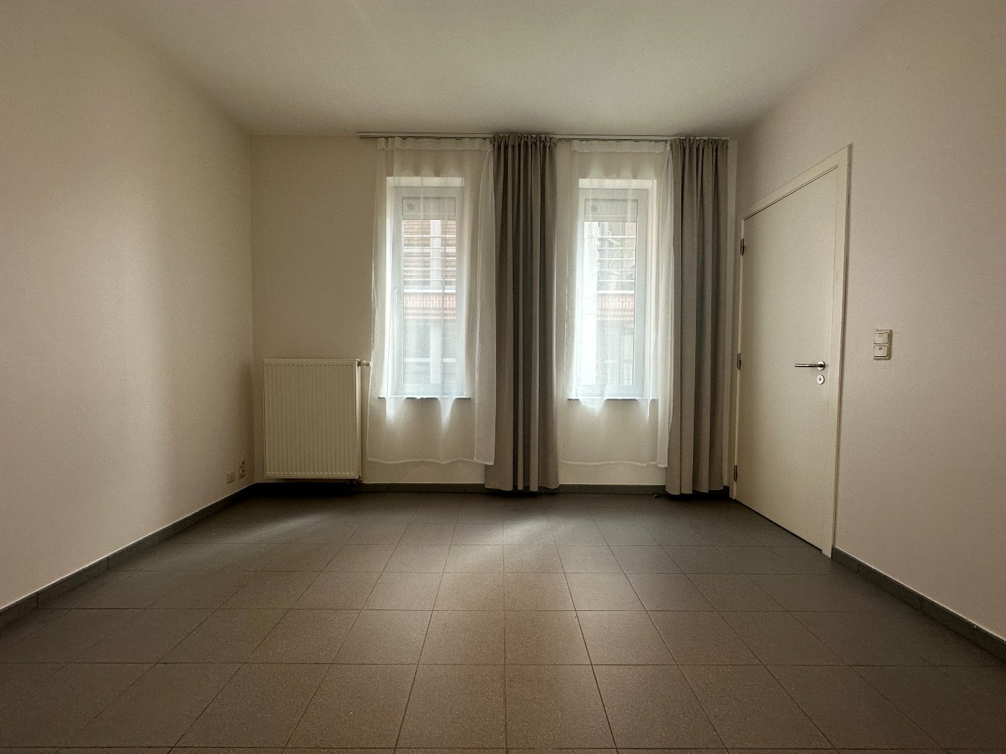 Lichtrijk appartement met 1 slpk en groot zonnig terras, hartje Torhout 