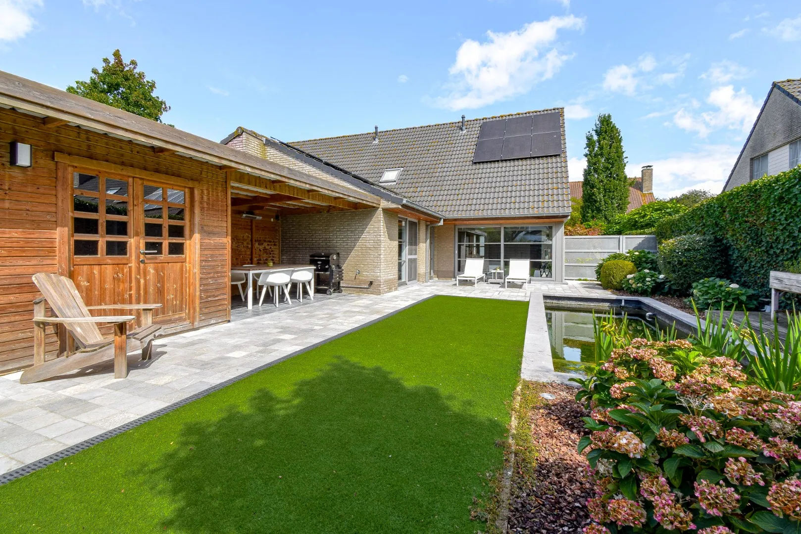 Stijlvol afgewerkte woning met tuin, zwemvijver en uniek zicht