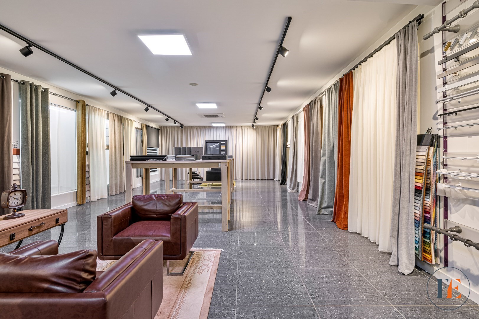 Handelspand met garage op toplocatie (Huurkoop mogelijk) 