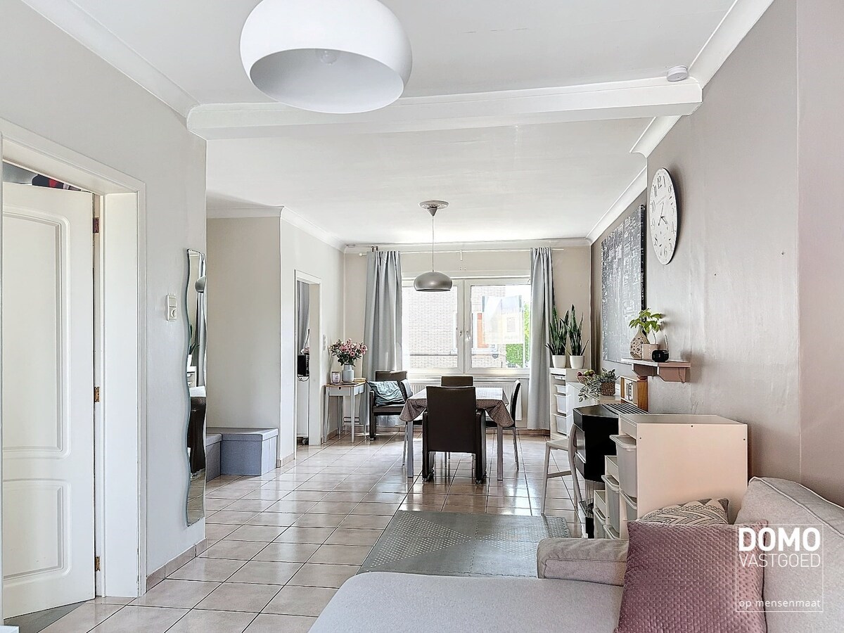 Gerenoveerd duplex appartement met 2 slaapkamers in het centrum van Runkst. 