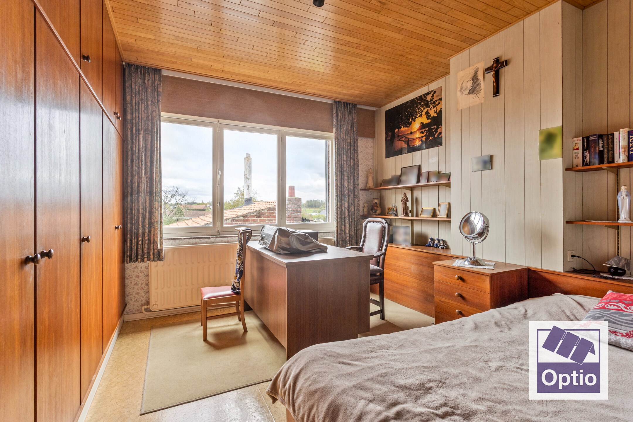 Woning met 5 slaapkamers en grote tuin. 