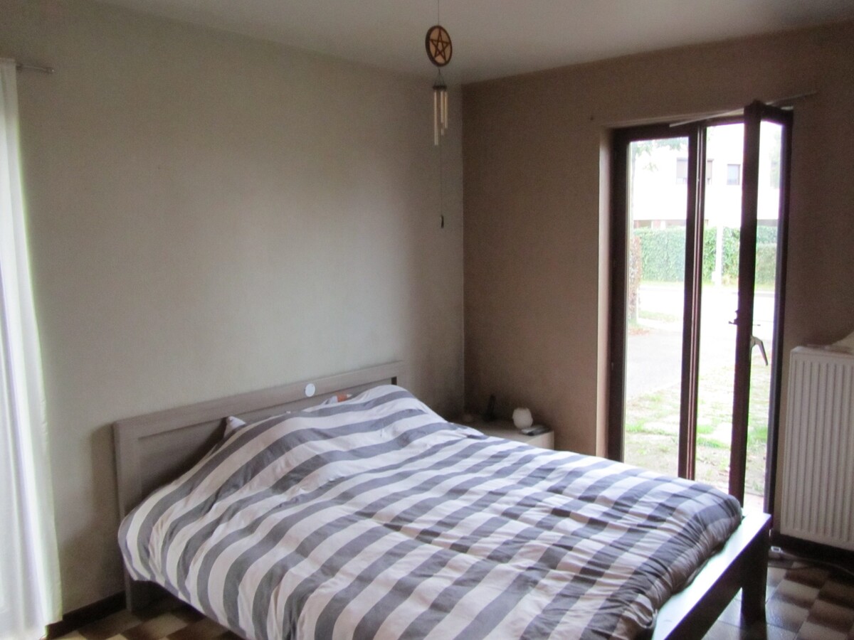 Op te frissen alleenstaande woning 