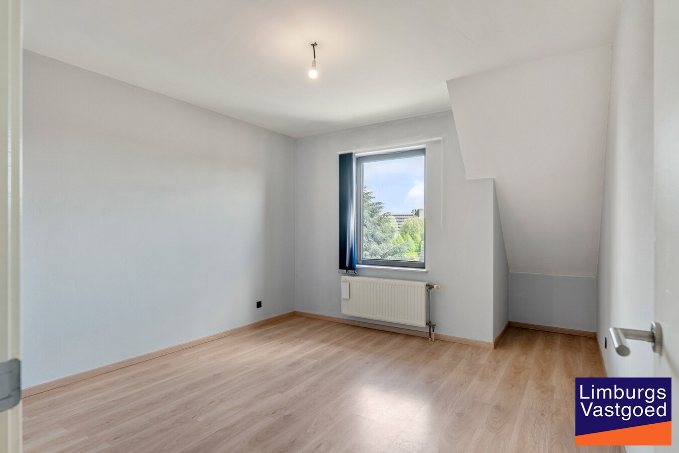 Recent gerenoveerd Duplex appartement met 3 slaapkamers en garagebox in het centrum van Hasselt. 