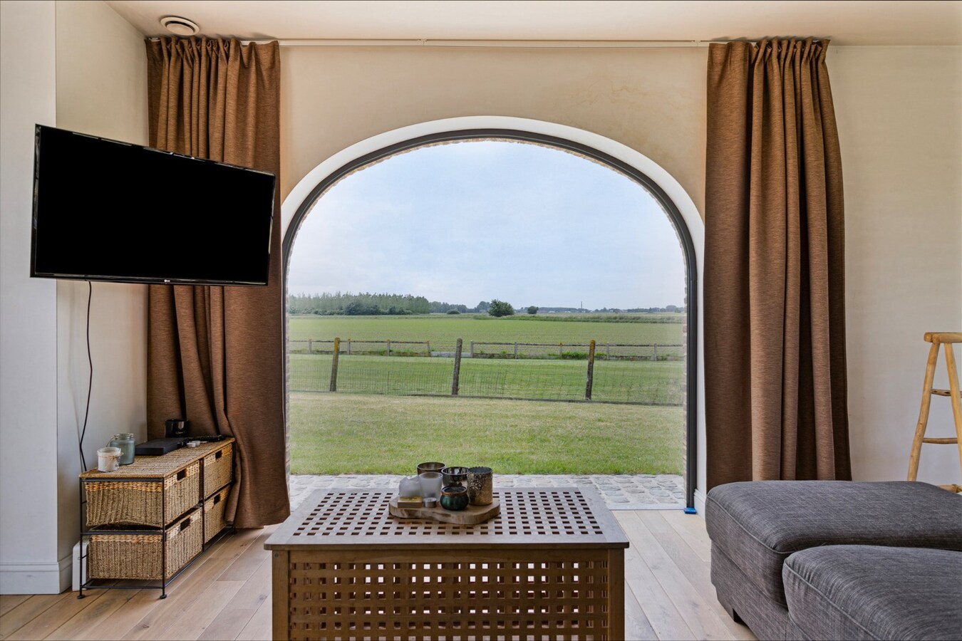 Uitzonderlijk gelegen landelijke villa met bijgebouw 