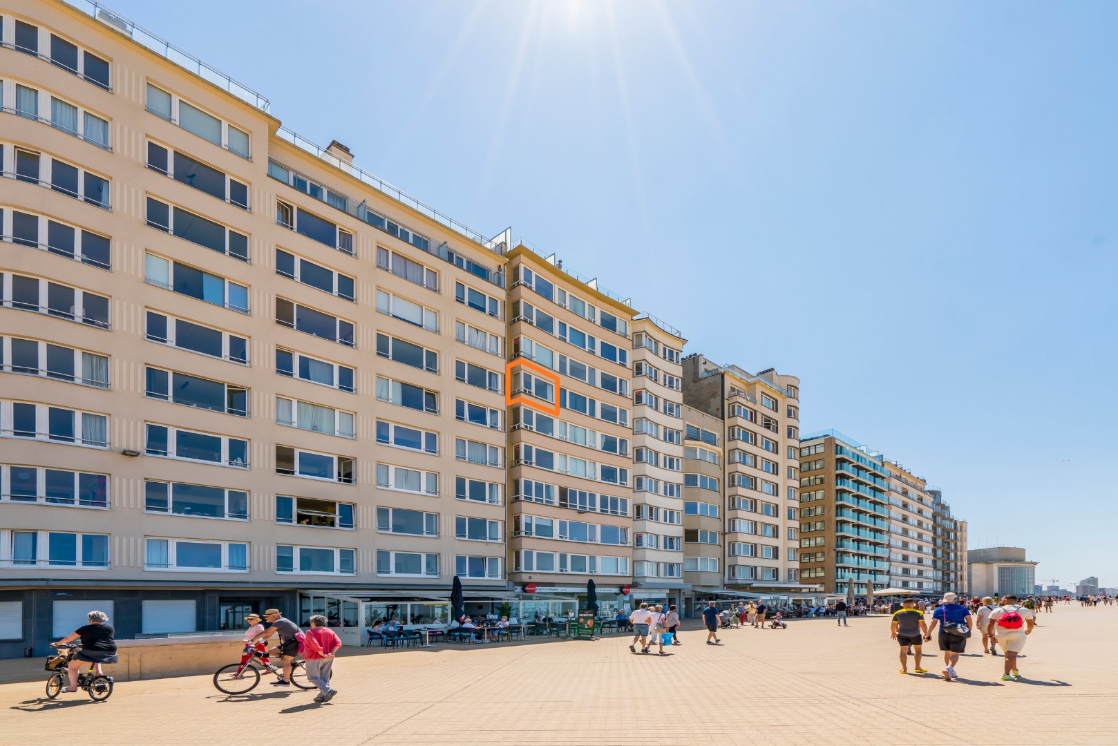 APPARTEMENT MET FRONTAAL ZEEZICHT IN CENTRUM OOSTENDE 