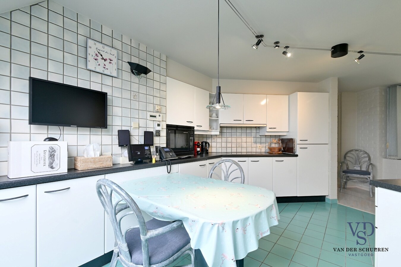 Ruim handelspand met penthouse in villastijl 