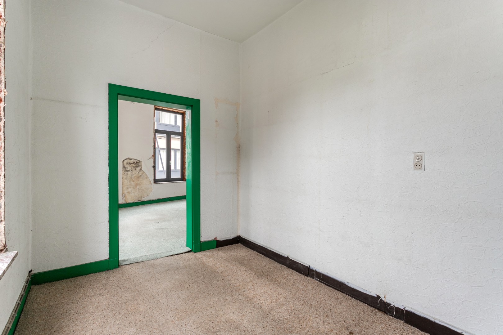 Karaktervol handelshuis op een gunstige ligging in hartje Halle 