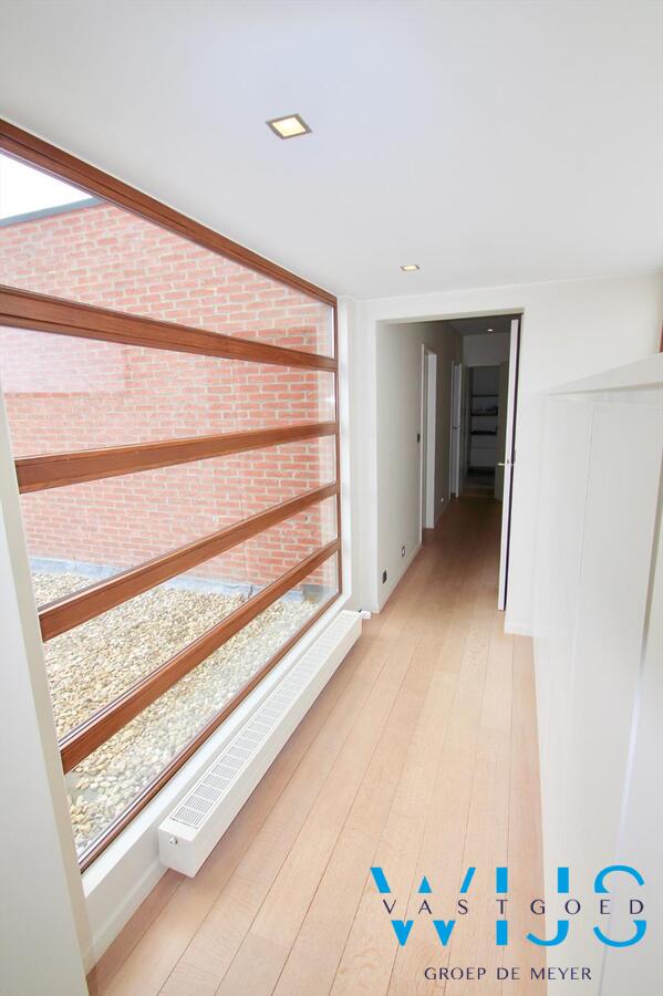 Karaktervol woonhuis met 5 slaapkamers &amp; prachtige tuin te CENTRUM Assenede ! 