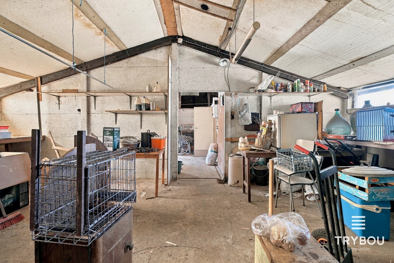 Landelijk gelegen woning met opslagplaats op 3687m² in Merkem! 