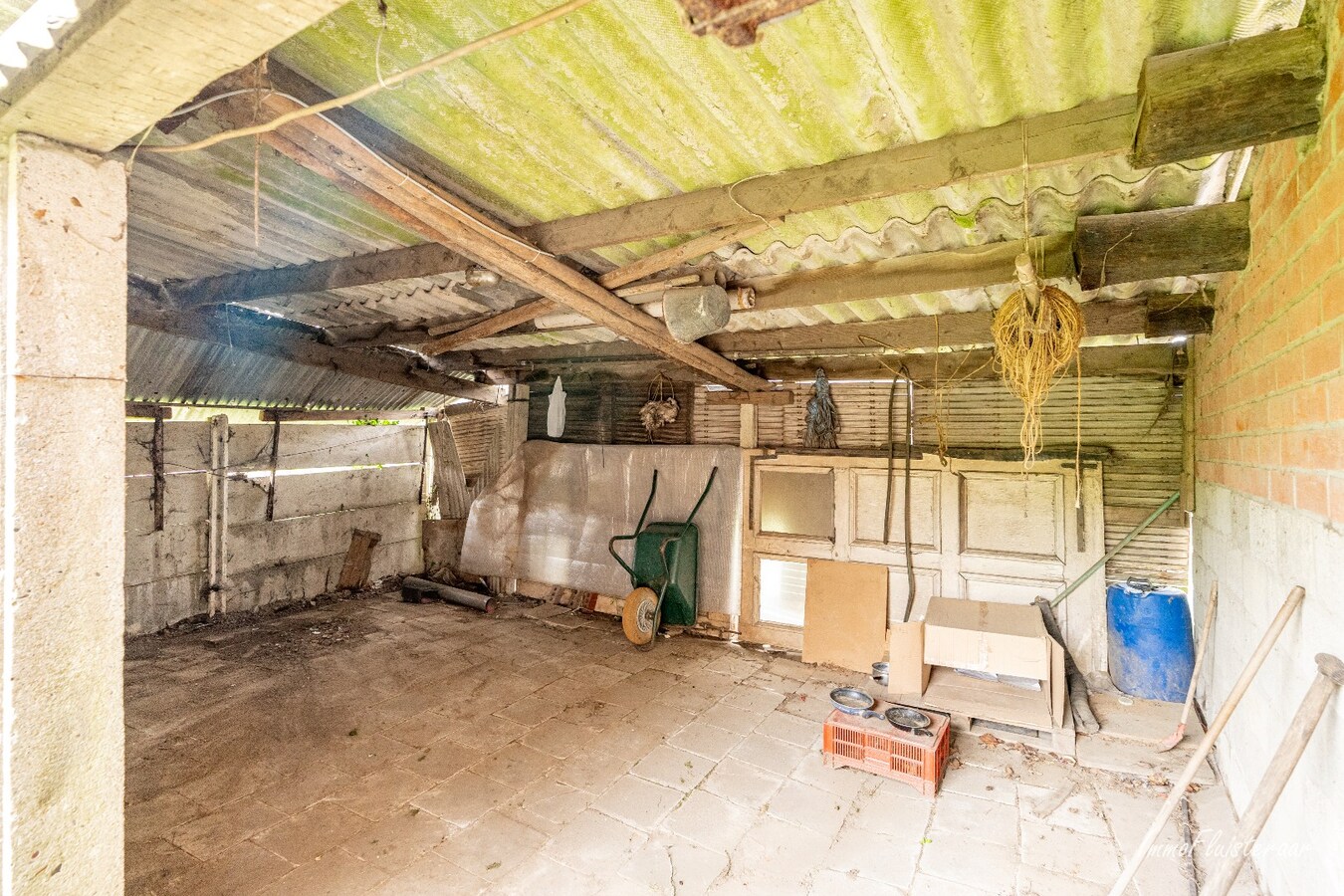 Te renoveren woning met bijgebouw en weiland op ca. 4813 m² 