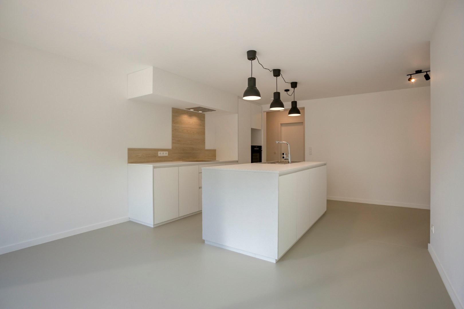 Gerenoveerd ruim en lichtrijk appartement met 2 slaapkamers en ruim terras - EPC label B 