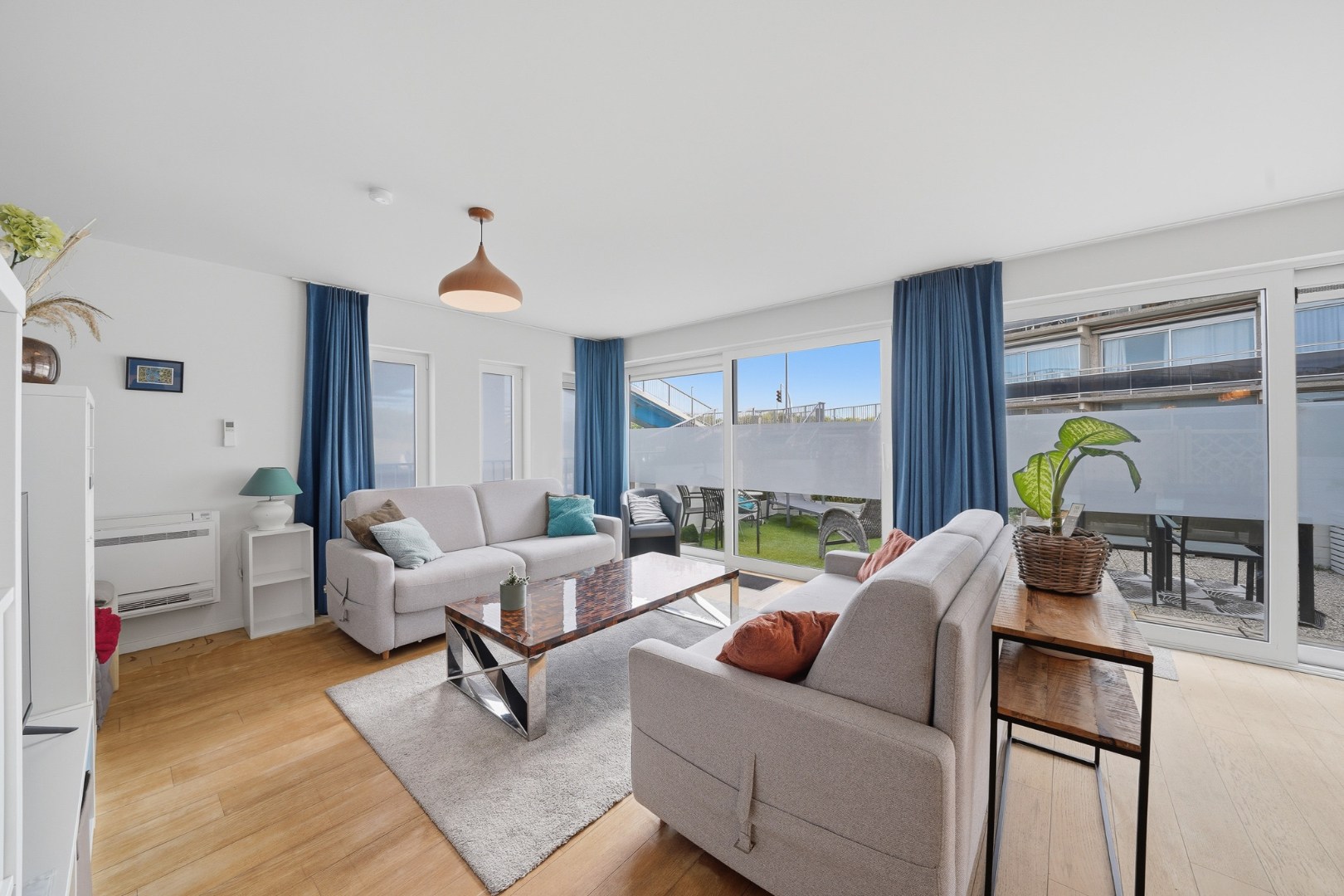 Instapklaar appartement met groot terras in Bredene - vlak bij de zee 