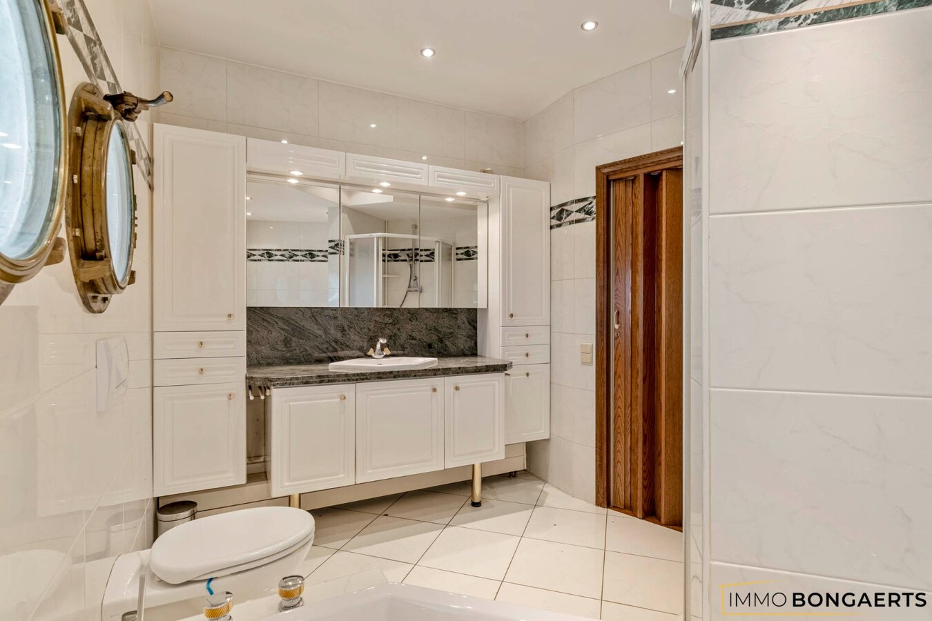 Ruime woning met vier slaapkamers 