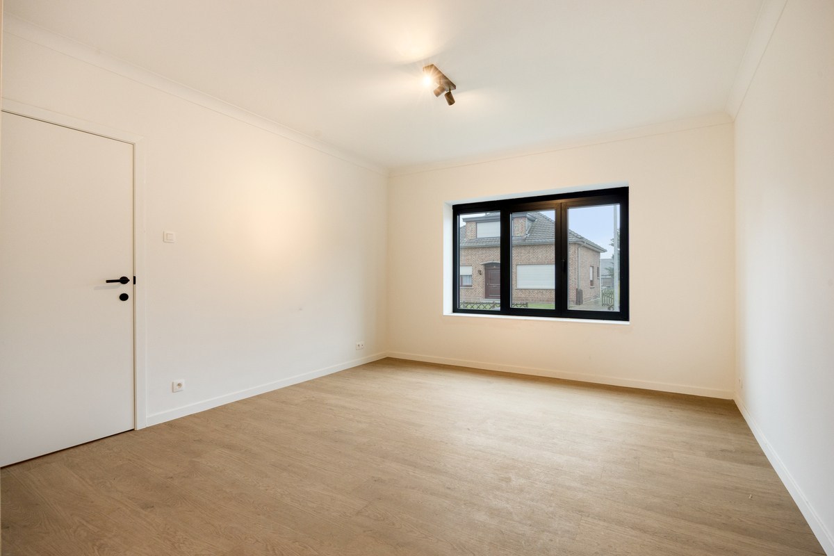 Volledig gerenoveerde halfopen bebouwing met 3 slaapkamers, tuin, terras en garage in Kumtich! – EPC 95 kWh/m² - bewoonbare opp. 153 m² 