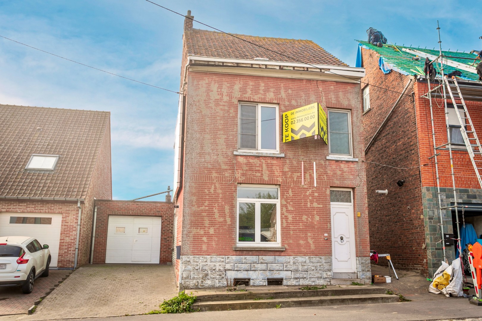 Ruime, te renoveren woning met 3 slpk en garage 