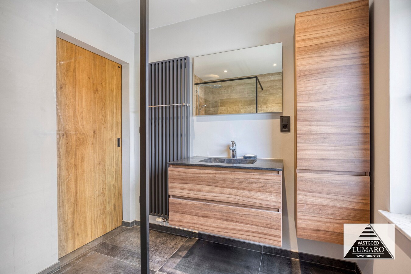Mooi gelegen vrijstaande woning met 2 slaapkamers, garage, tuin. 