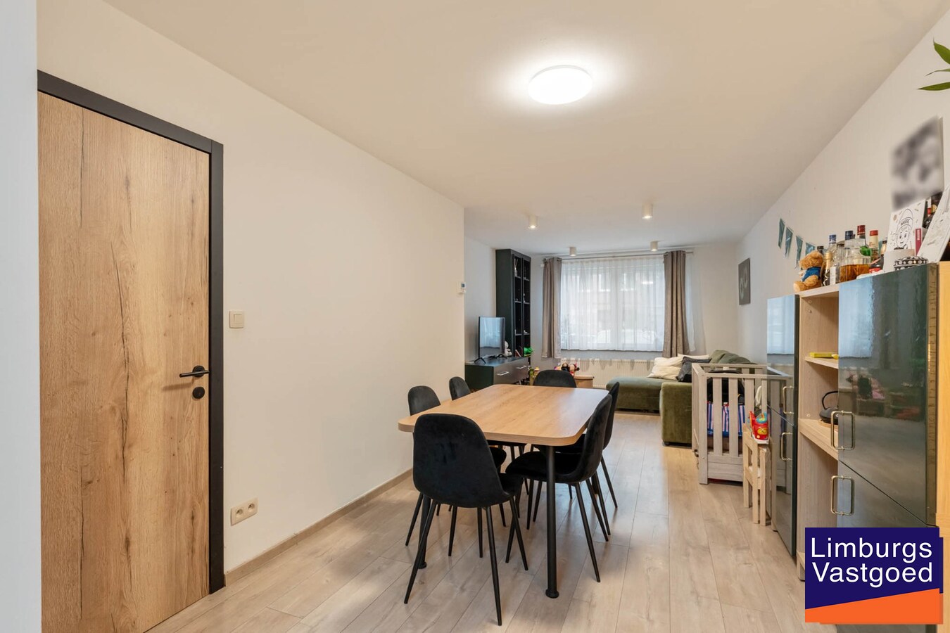 Stadswoning met 4 slpk, zuidgerichte tuin en garage, nabij kleine ring, station en Vredespark 