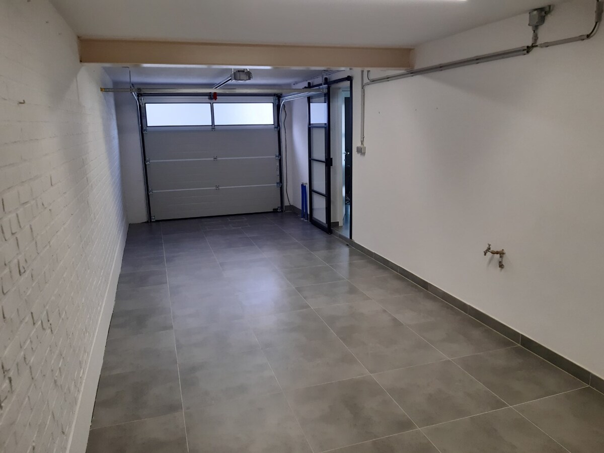 Exceptioneel wonen met zicht op de Gaverse Markt. 