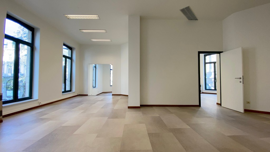 Kantoor te huur in gerenoveerd herenhuis in centrum Gent