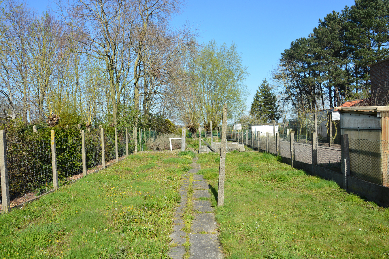 Toffe, op te knappen woning met grote tuin 