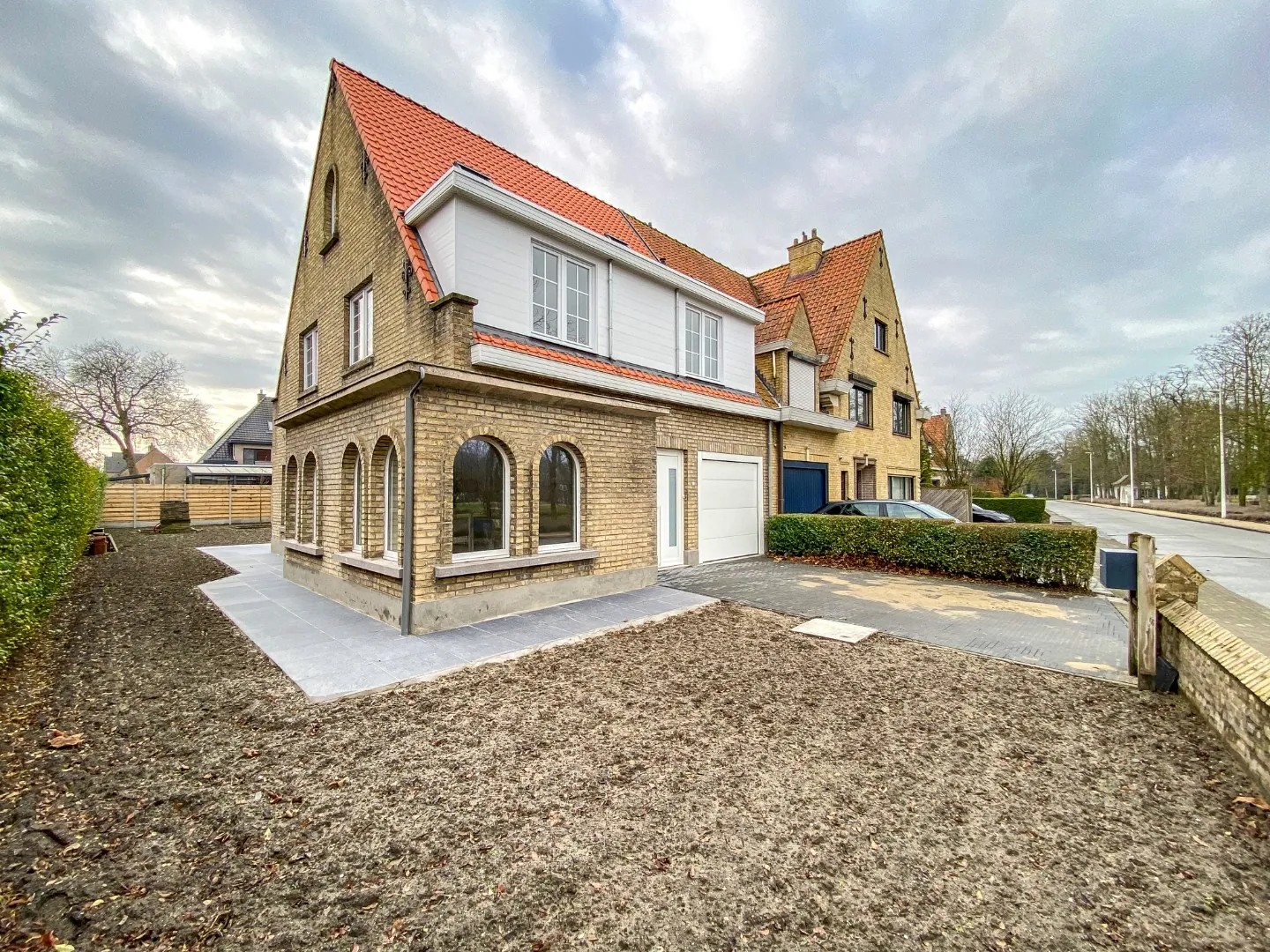 Gerenoveerde koppelvilla met 3 slaapkamers op een prachtige ligging te Nieuwpoort-Stad.