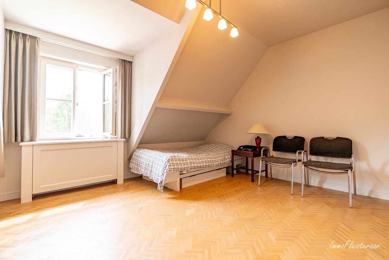 Manoir exclusif avec écuries, piscine et court de tennis sur un domaine d'environ 9 hectares à Retie. 